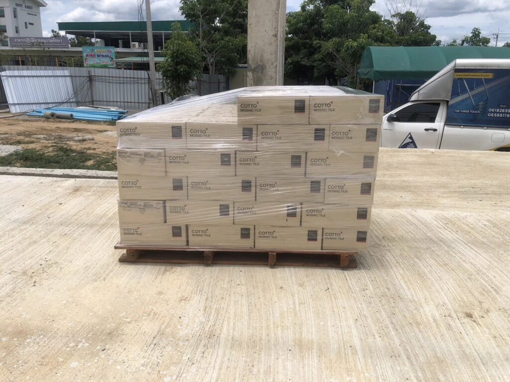กระเบื้องสระว่ายน้ำ