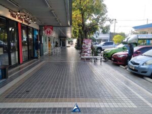 กระเบื้องโรงจอดรถ