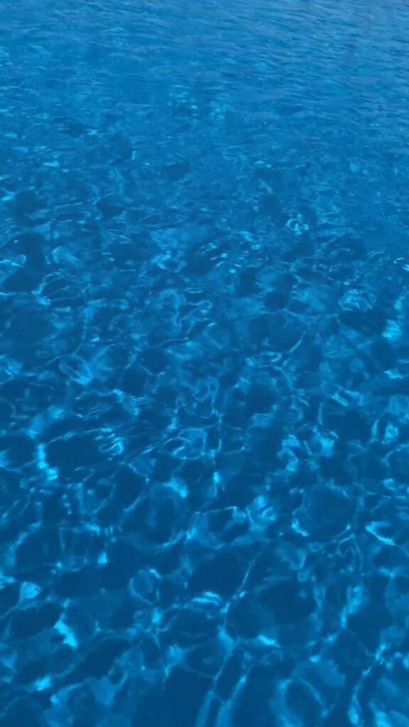 เผากระเบื้องสระว่ายน้ำ