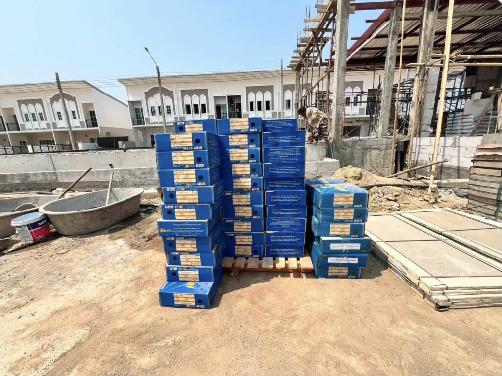 กระเบื้องสระว่ายน้ำ