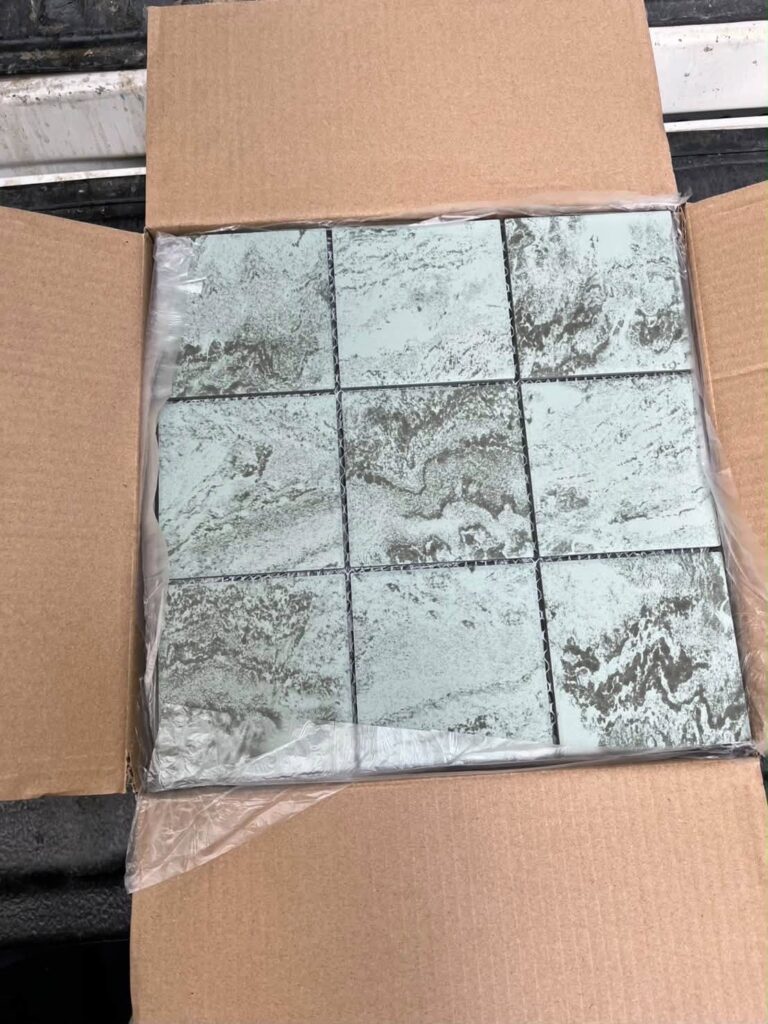 กระเบื้องสระว่ายน้ำลายหิน