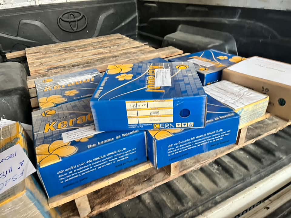 กระเบื้องสระว่ายน้ำ